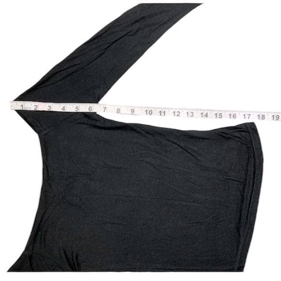 Baluoke Off Shoulder Crop - Picture 3 of 5